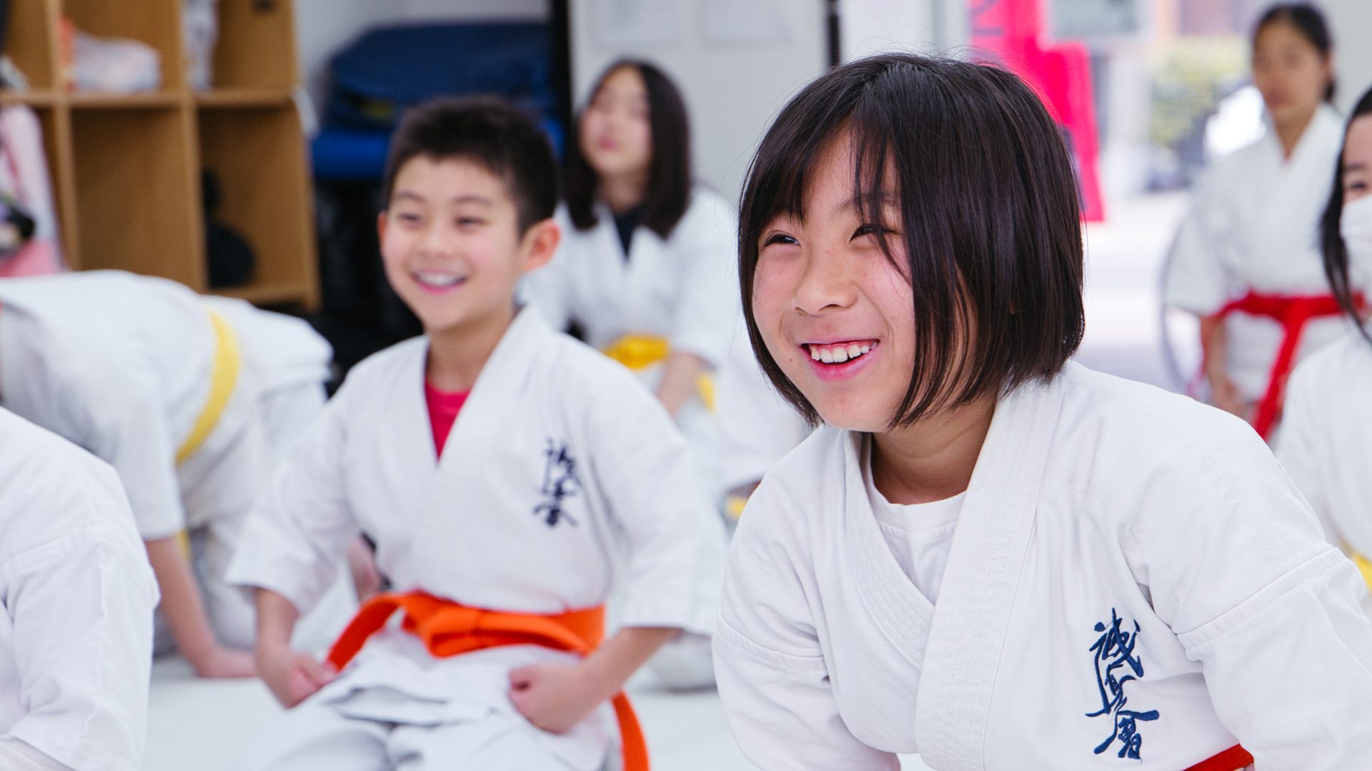 花小金井道場のキッズクラス。笑顔で稽古する子どもたち